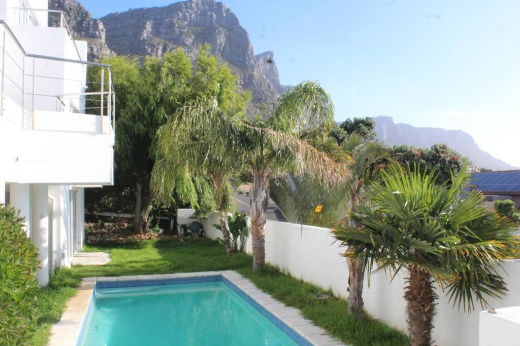 הוילה קייפטאון Cozy Camps Bay House With Mountain And Sea View מראה חיצוני תמונה