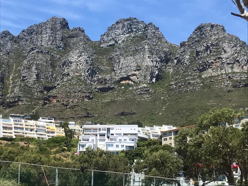 הוילה קייפטאון Cozy Camps Bay House With Mountain And Sea View מראה חיצוני תמונה