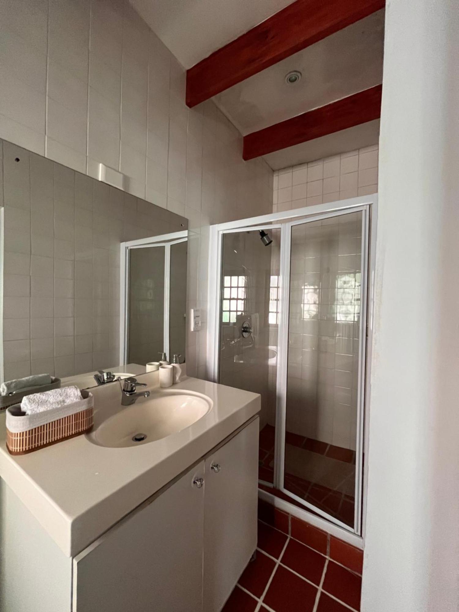 הוילה קייפטאון Cozy Camps Bay House With Mountain And Sea View מראה חיצוני תמונה