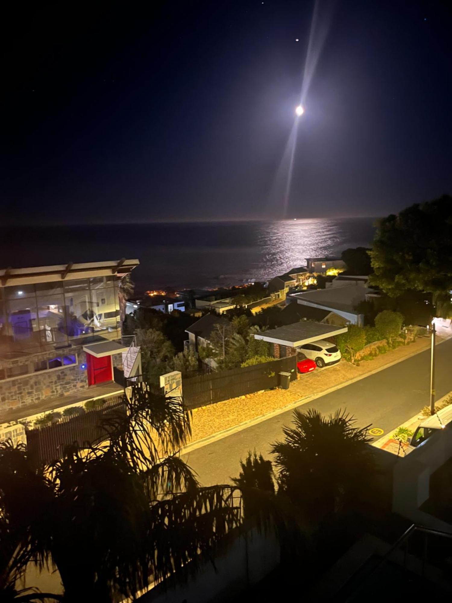 הוילה קייפטאון Cozy Camps Bay House With Mountain And Sea View מראה חיצוני תמונה